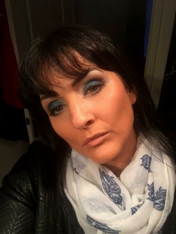 Emma Large is a  Green Status  Younique Presenter based in Scotton near Knaresborough